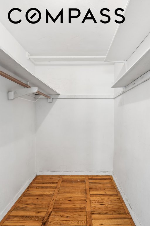 303 Beverley Road, Unit 1B photo 18