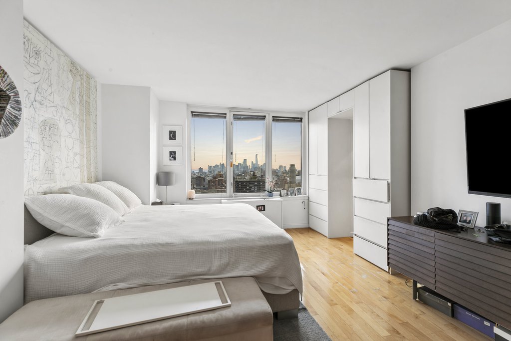 330 East 38th Street, Unit 43D photo 3