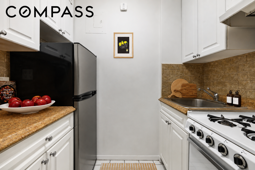 211 East 53rd Street, Unit 12H photo 3