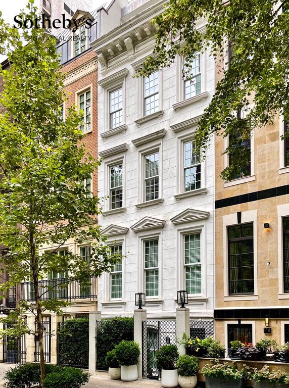 116 East 61st Street – For Sale