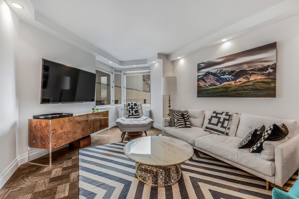 415 East 37th Street, Unit 9L photo 4