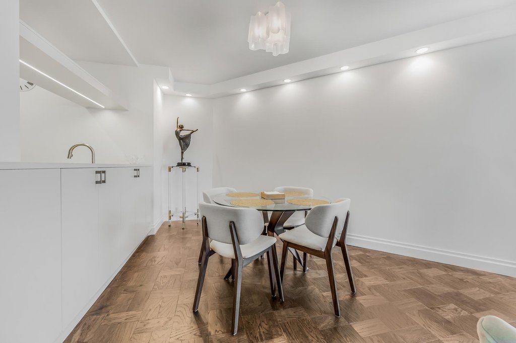 415 East 37th Street, Unit 9L photo 5