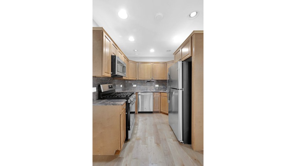 587 Warren Street – For Sale photo 9