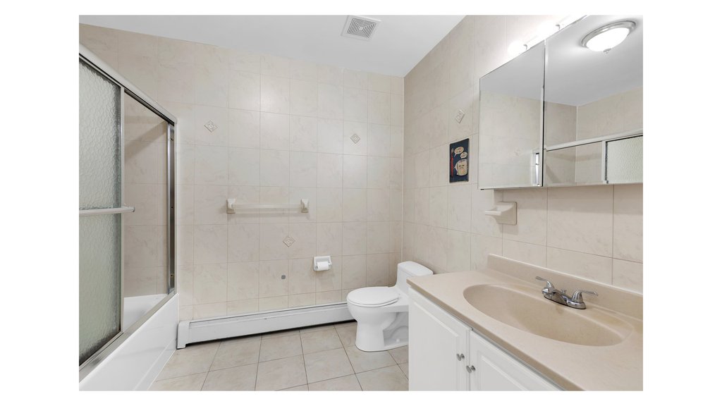 587 Warren Street – For Sale photo 12