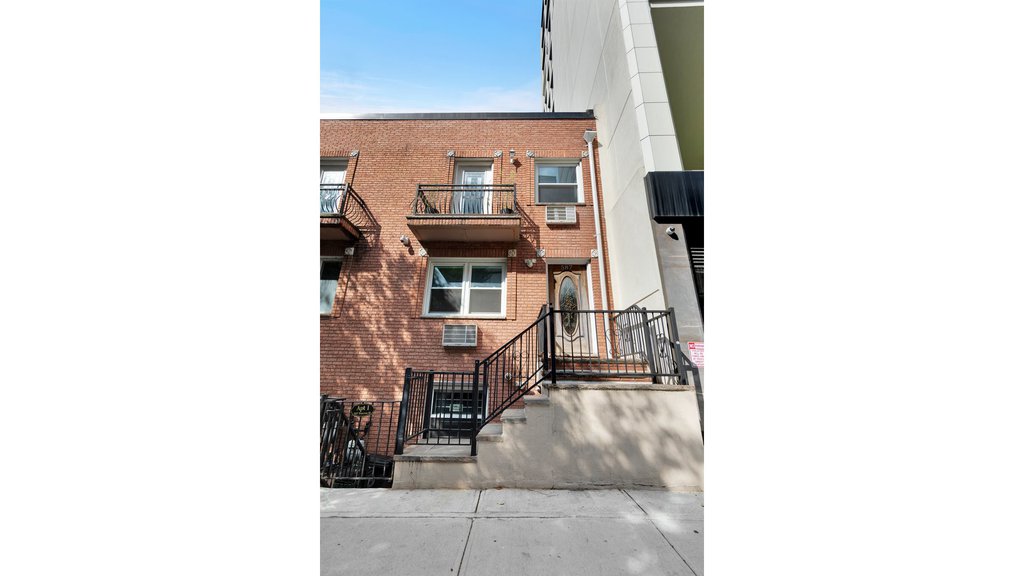 587 Warren Street – For Sale photo 14