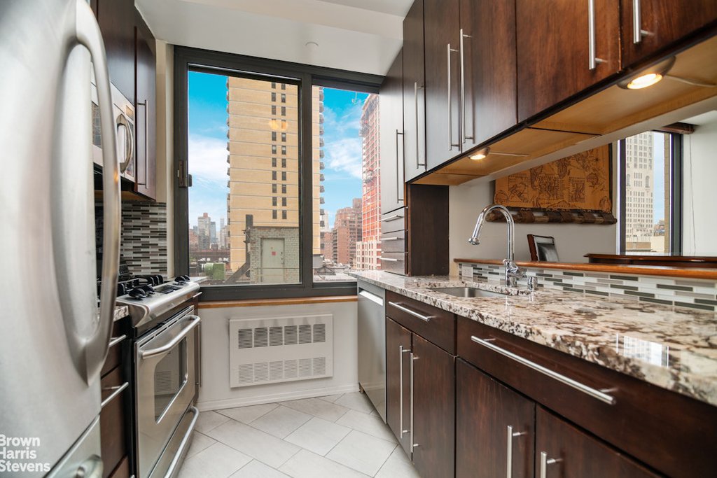 300 East 85th Street, Unit 702 photo 3
