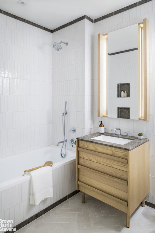 22-18 Jackson Avenue, Unit 509 photo 6