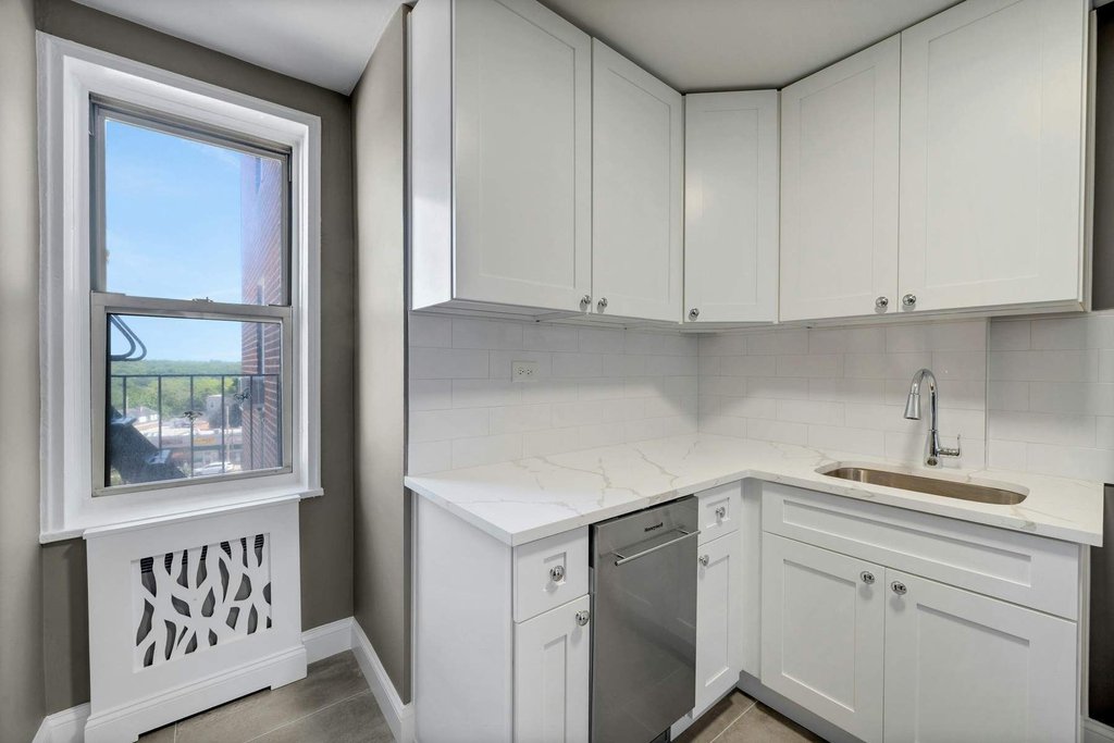 5650 Netherland Avenue, Unit 3C photo 4