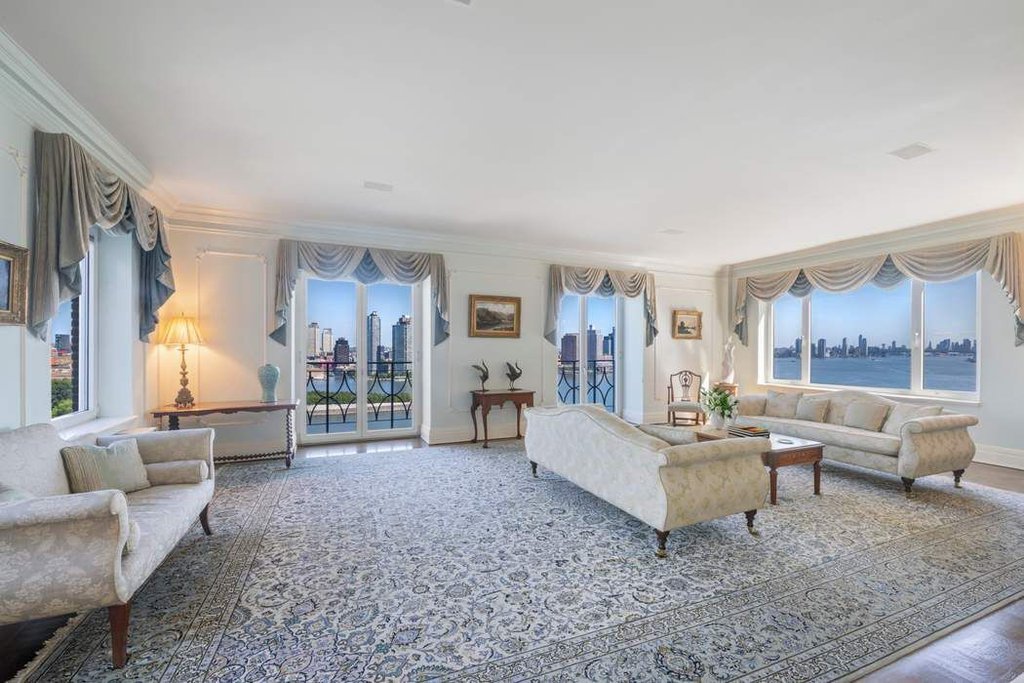 1 Beekman Place, Unit 15A photo 2