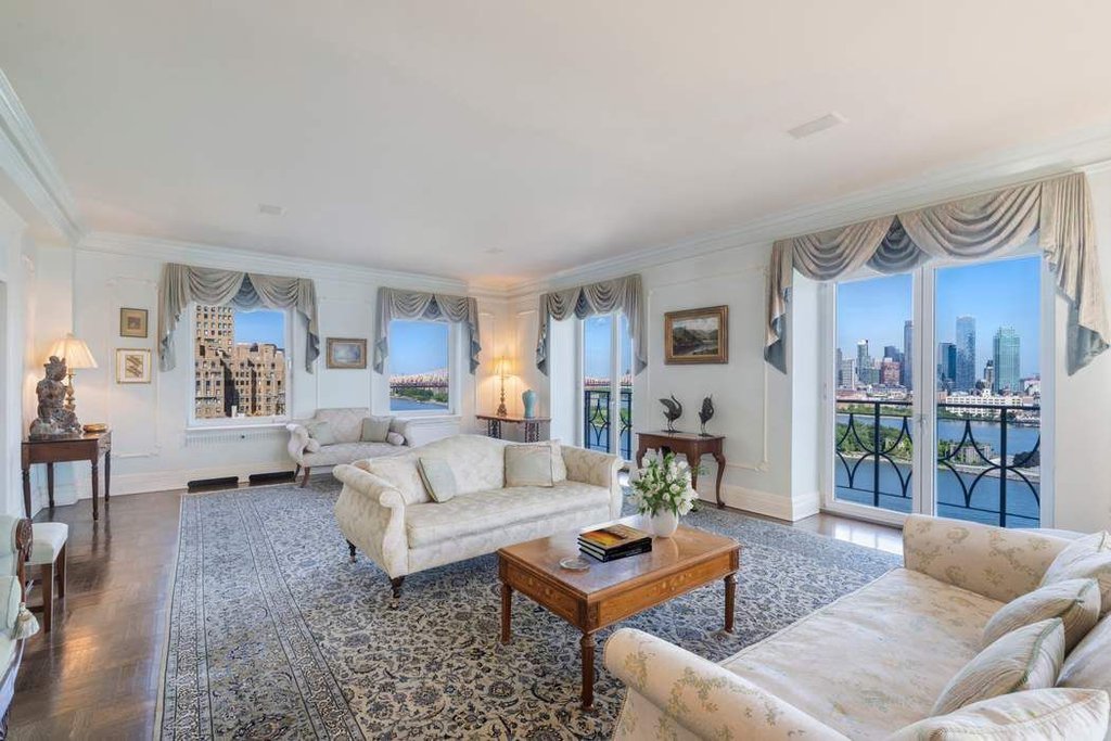 1 Beekman Place, Unit 15A photo 4