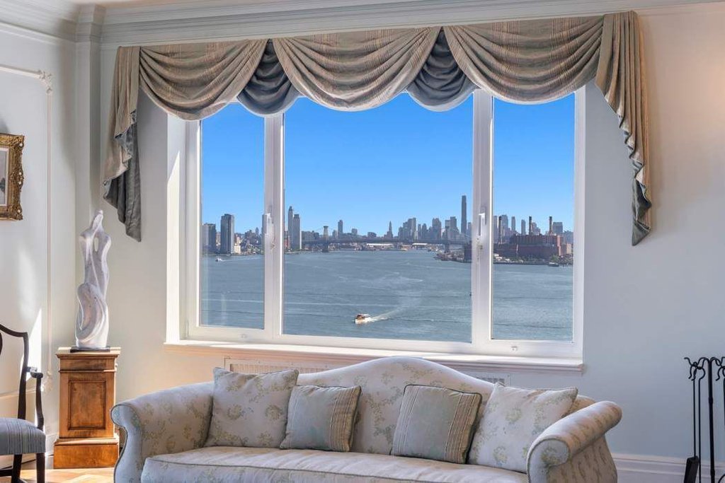 1 Beekman Place, Unit 15A photo 6