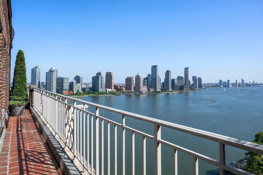 1 Beekman Place, Unit 15A photo 9
