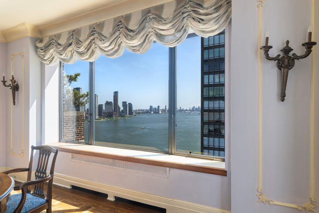 1 Beekman Place, Unit 15A photo 11