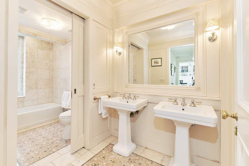 1 Beekman Place, Unit 15A photo 16
