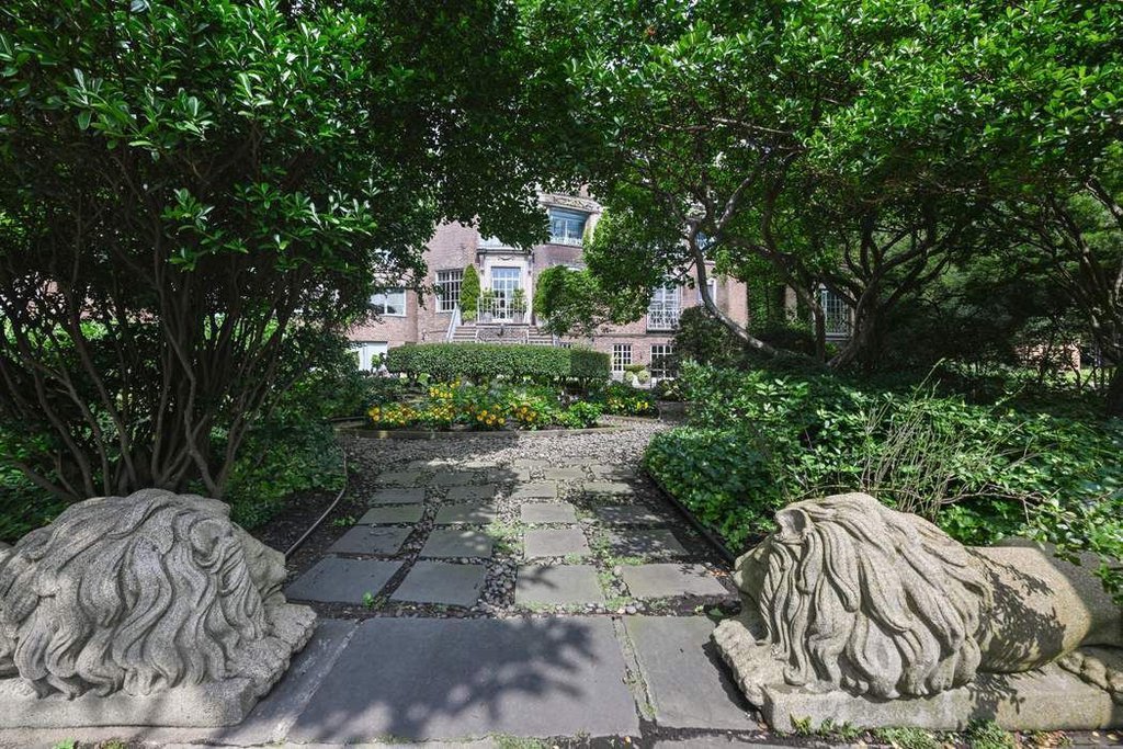 1 Beekman Place, Unit 15A photo 17