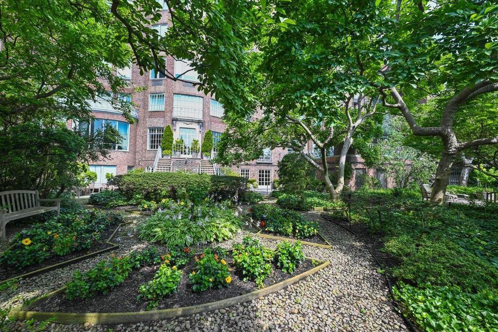 1 Beekman Place, Unit 15A photo 18