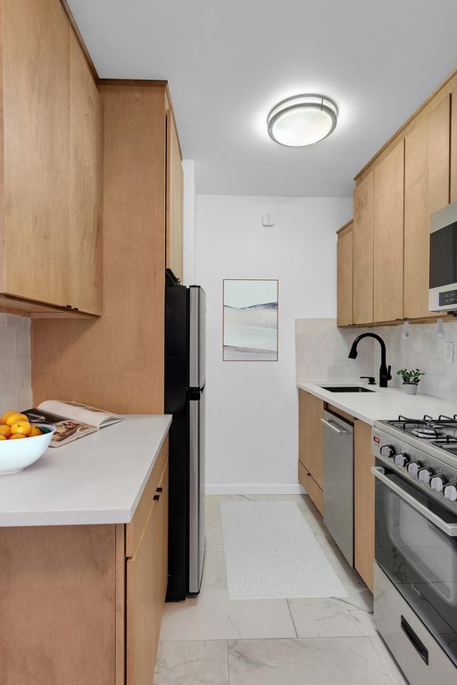 211 East 53rd Street, Unit 10G photo 4