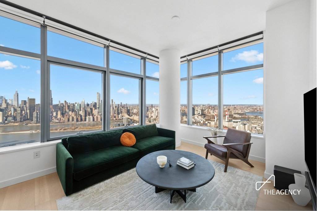 3 Court Square, Unit PH302 photo 2