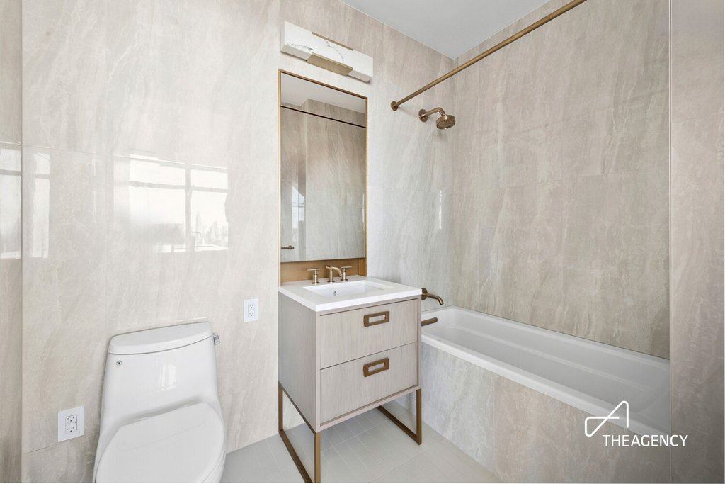 3 Court Square, Unit PH302 photo 5