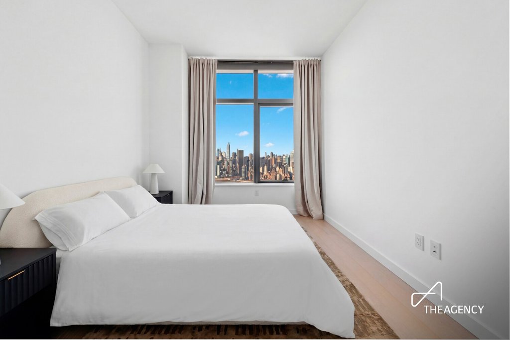 3 Court Square, Unit PH302 photo 6