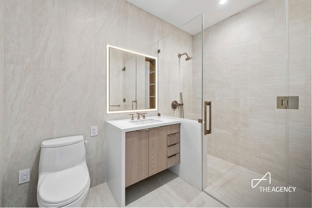3 Court Square, Unit PH302 photo 7