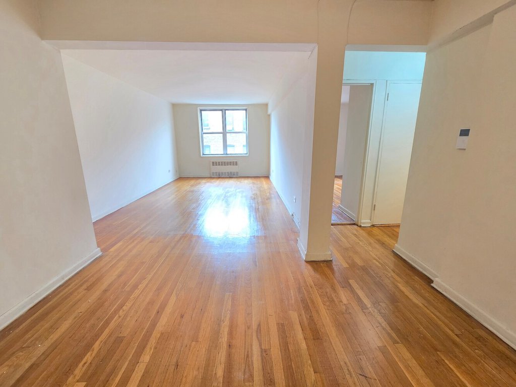 1475 Thieriot Avenue, Unit 4J photo 2