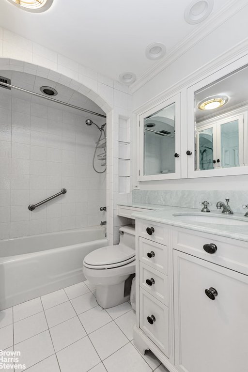 1020 Park Avenue, Unit 12/14D photo 11