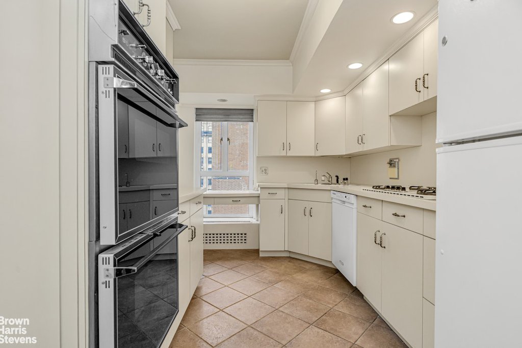 1020 Park Avenue, Unit 12/14D photo 12