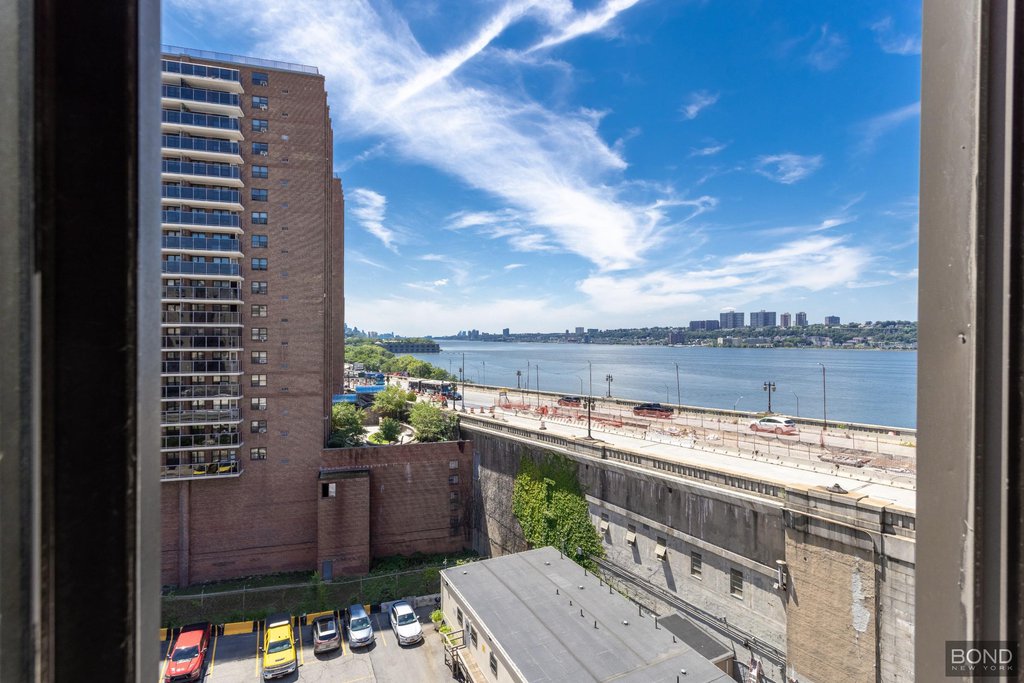 158-18 Riverside Drive West, Unit 4C