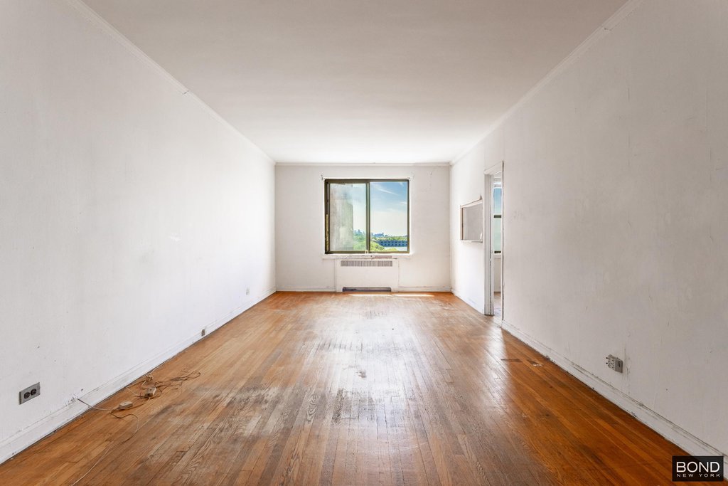 158-18 Riverside Drive West, Unit 4C photo 3