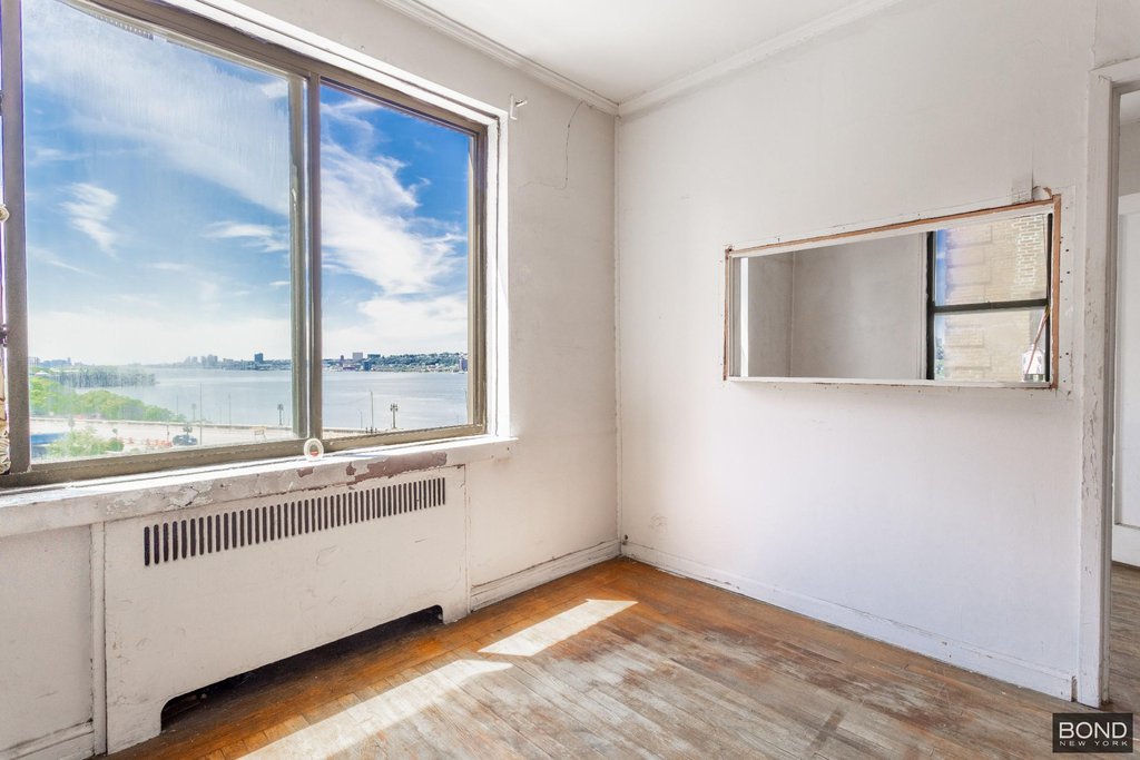 158-18 Riverside Drive West, Unit 4C photo 4