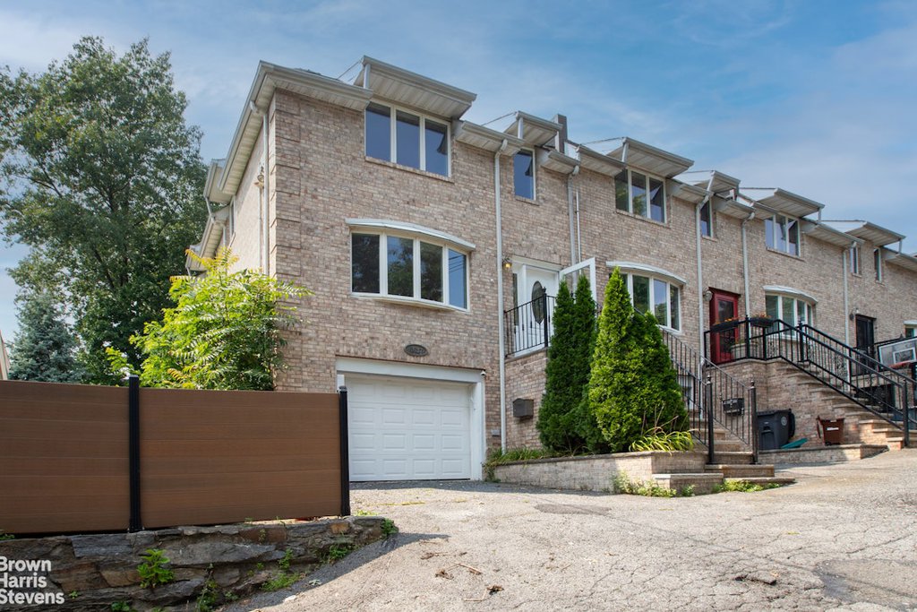 5637 Delafield Avenue – For Sale photo 4