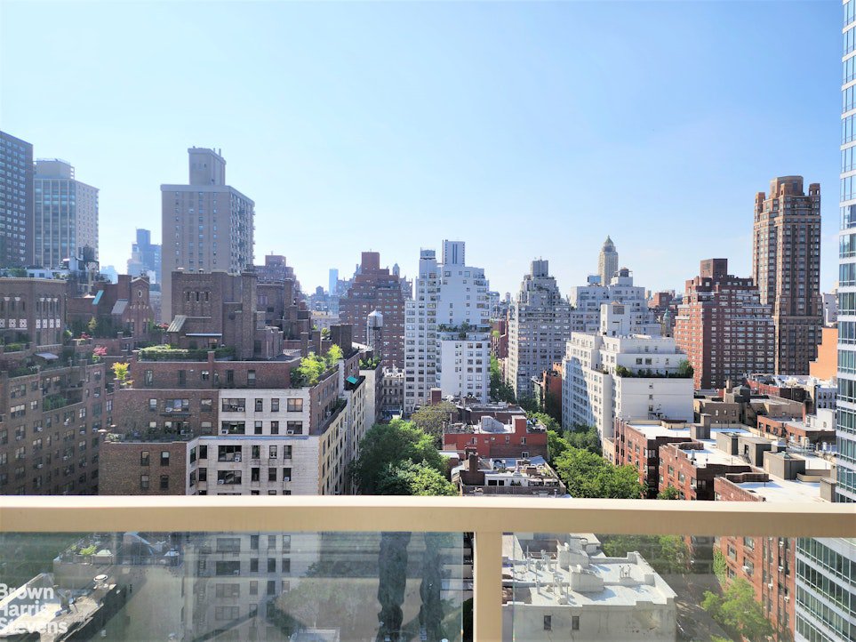 300 East 74th Street, Unit 17E photo 4