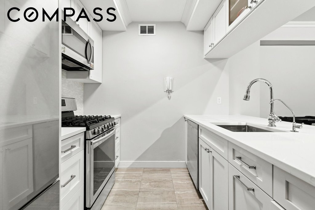 166 East 63rd Street, Unit 7E photo 4