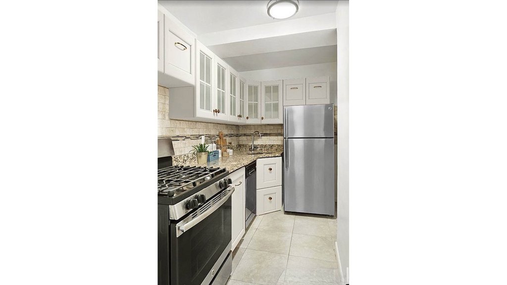 340 East 74th Street, Unit 1A photo 3