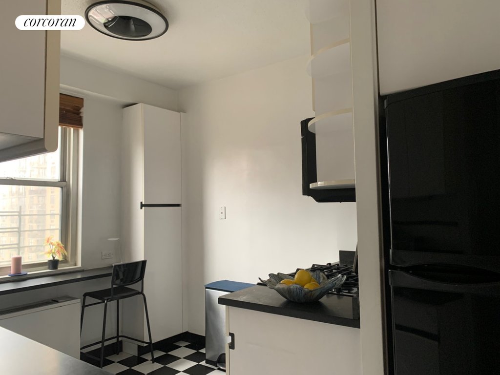 300 East 40th Street, Unit 19J photo 12