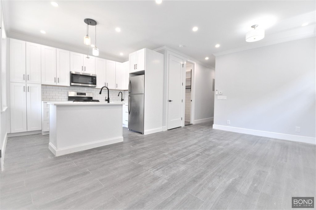 135 East 46th Street, Unit 2 photo 3
