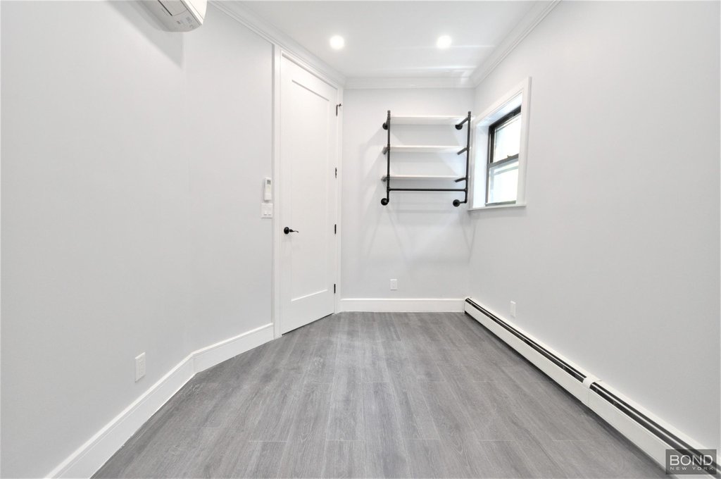 135 East 46th Street, Unit 2 photo 4