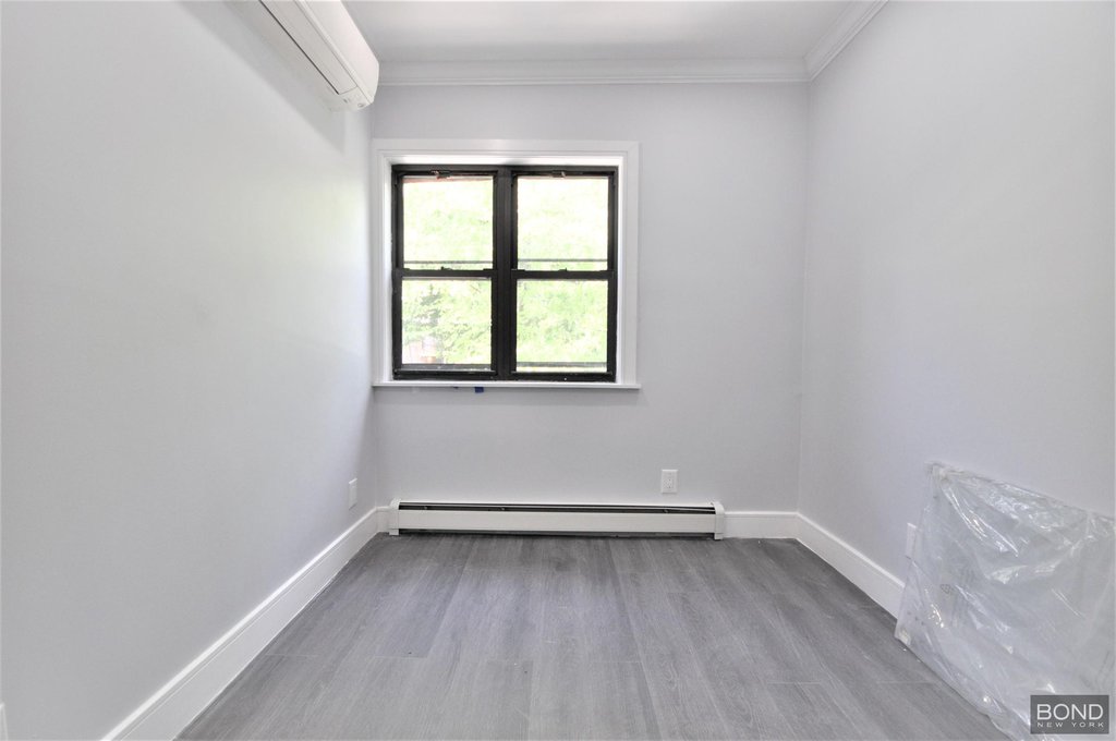 135 East 46th Street, Unit 2 photo 6