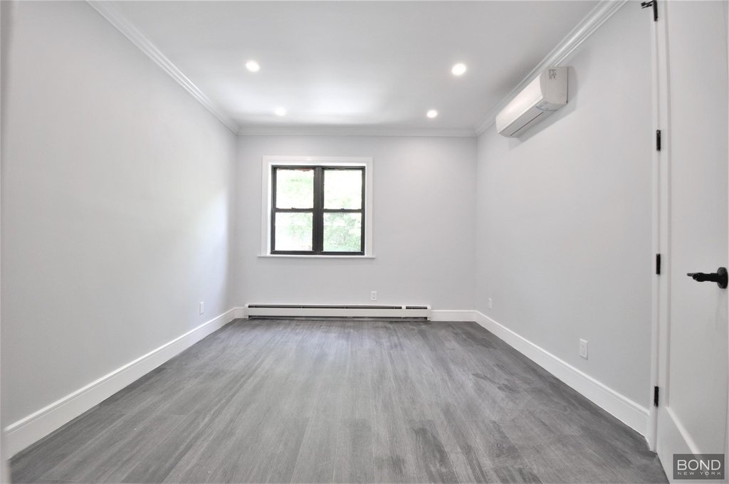 135 East 46th Street, Unit 2 photo 7