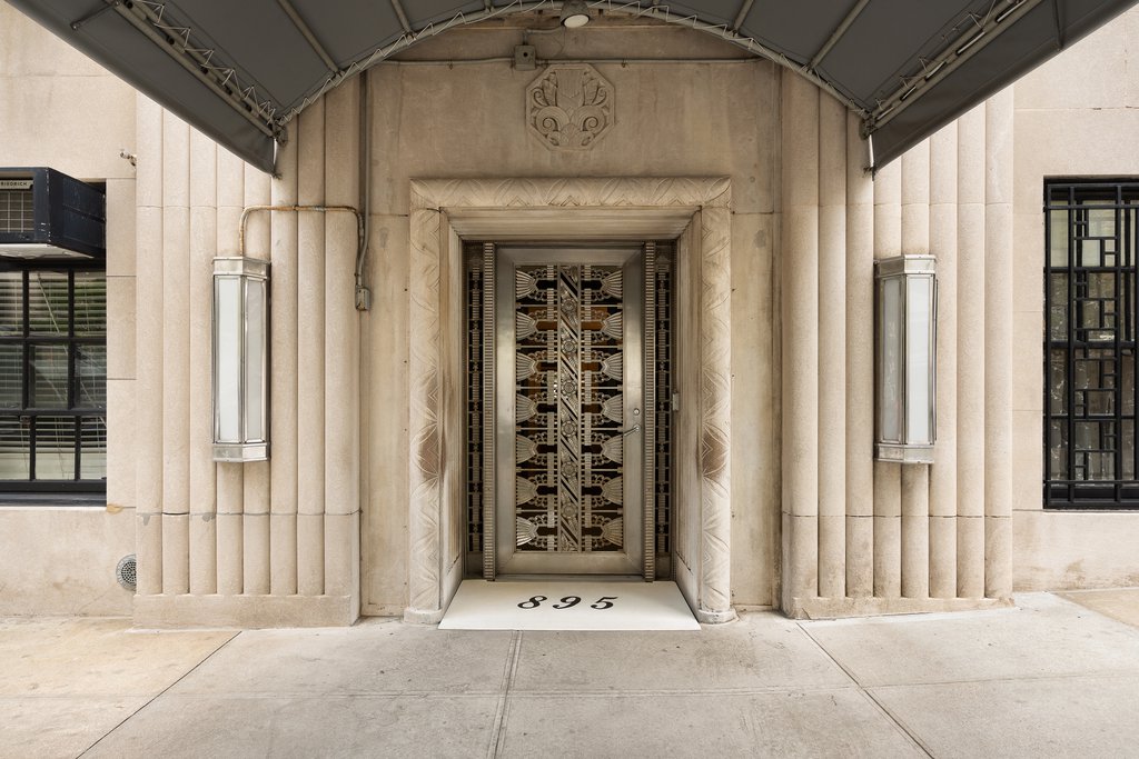 895 Park Avenue, Unit 6C photo 2