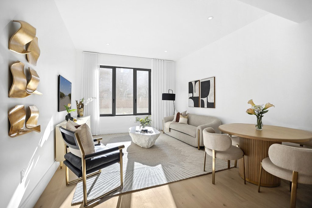 244 East 52nd Street, Unit 4C photo 2