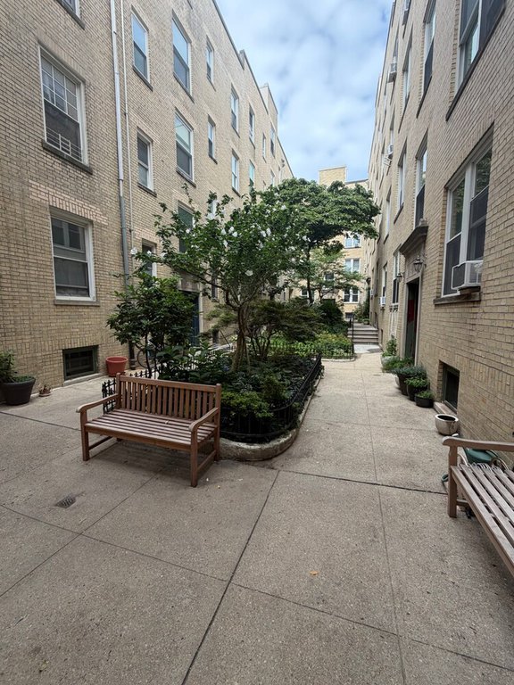 655 41st Street, Unit 4A photo 7