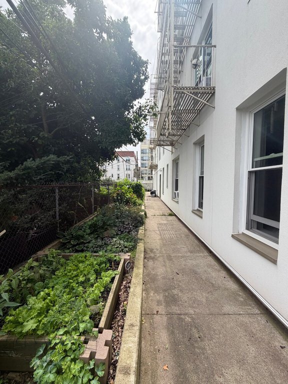655 41st Street, Unit 4A photo 10