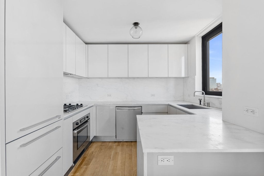 322 West 57th Street, Unit 38D1 photo 2