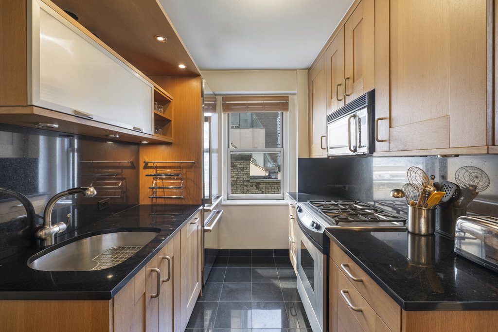136 East 56th Street, Unit 7B photo 2