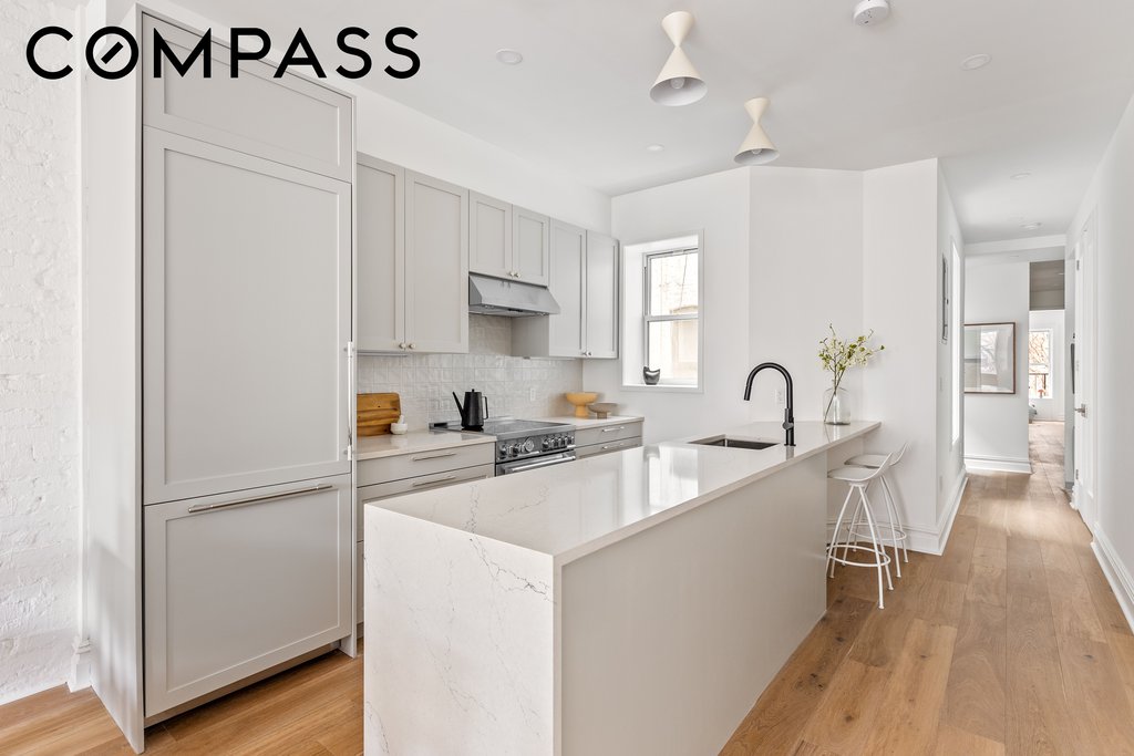 744 Park Place, Unit 1B photo 3