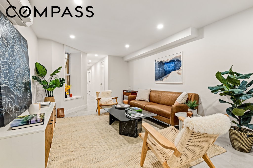 744 Park Place, Unit 1B photo 12