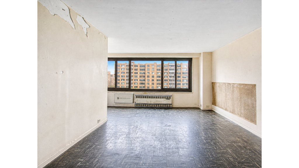185 Hall Street, Unit 701