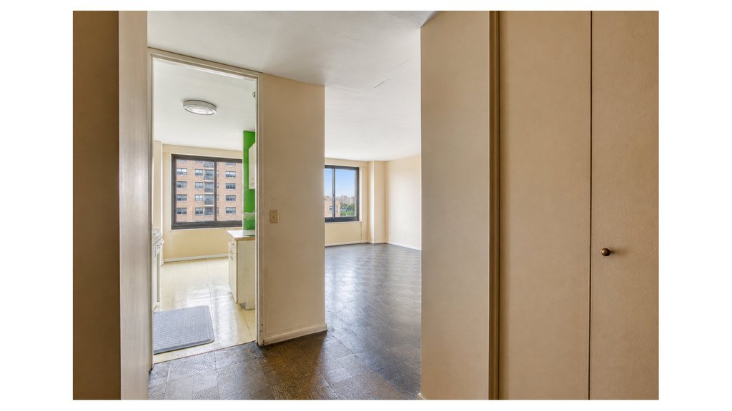 185 Hall Street, Unit 701 photo 4
